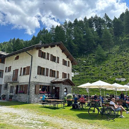 Hotel Ristorante Lagrev Малоя Екстер'єр фото